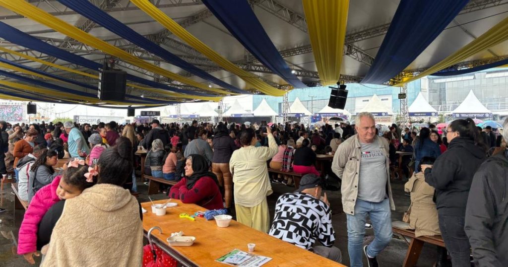 Mesmo com chuva, Festa do Peixe atrai mais de 24 mil pessoas em Itajaí