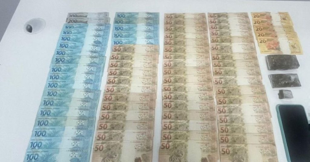 Homem é preso com drogas e dinheiro em posto de combustível