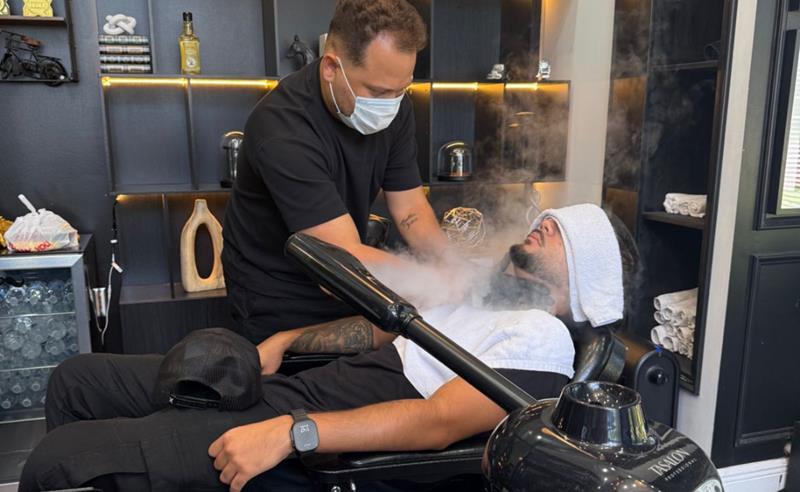 Jefferson Pimentel: o barbeiro-educador que transforma técnica em arte e forma talentos no estado do Rio