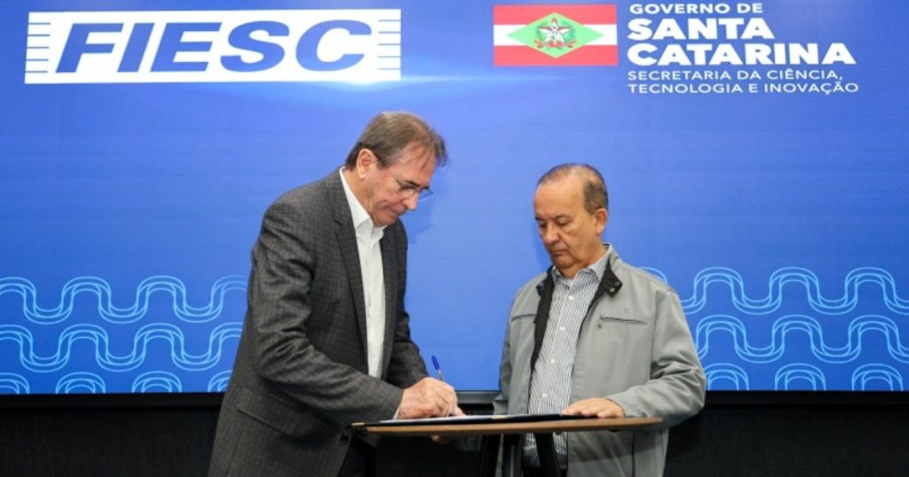 Governo de SC assina permuta com Fiesc para municipalizar complexo esportivo do Sesi em Blumenau