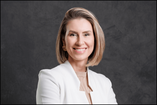 Médica do Centro Clínico Mãe de Deus realiza procedimento inovador para tratamento de amigdalites