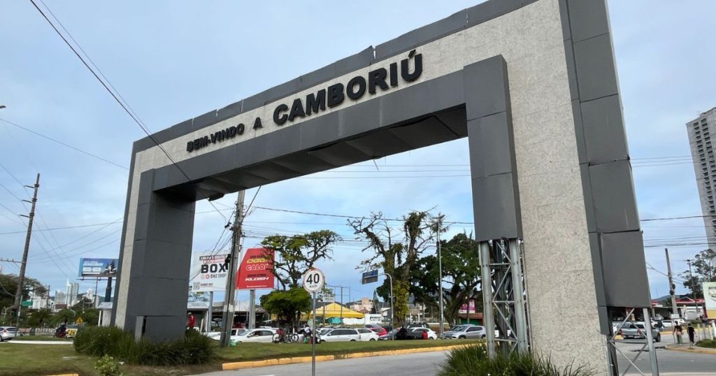 Pórtico na entrada de Camboriú será transferido de local e dará lugar a base de segurança
