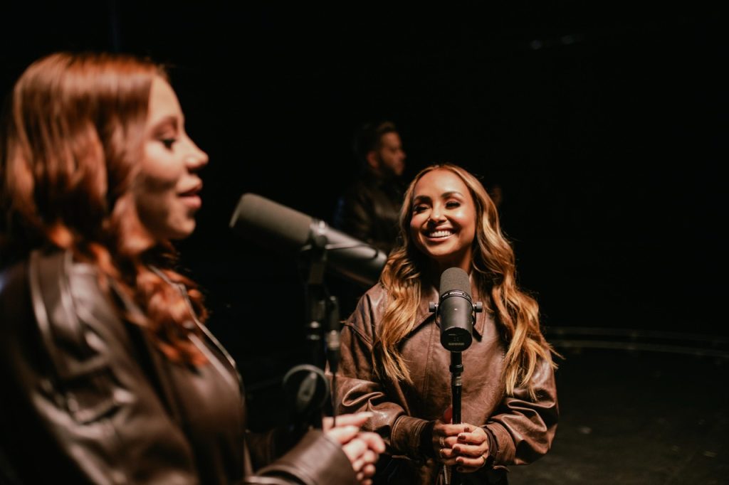 Fenômenos da música, Bruna Karla e Julliany Souza juntas no lançamento do single “Eu Quem Merecia”