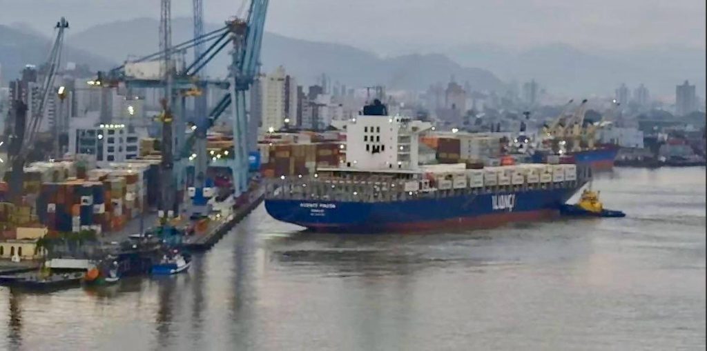 Vídeo: Rompimento de cabos aciona alerta máximo no Porto de Itajaí; mas tragédia é evitada