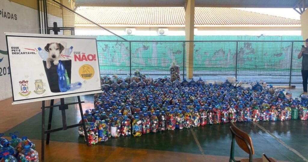 Camboriú: projeto escolar de reciclagem mira recorde de 2 toneladas de tampinhas em 2025