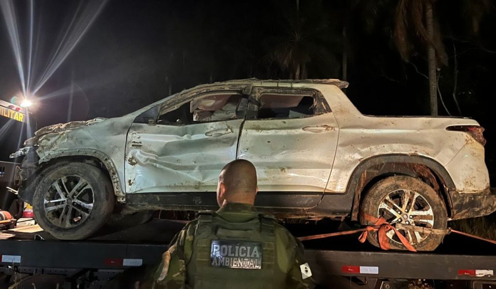 Sangue e marcas de tiro: veja o que foi encontrado em carro de desaparecidos de Icaraíma