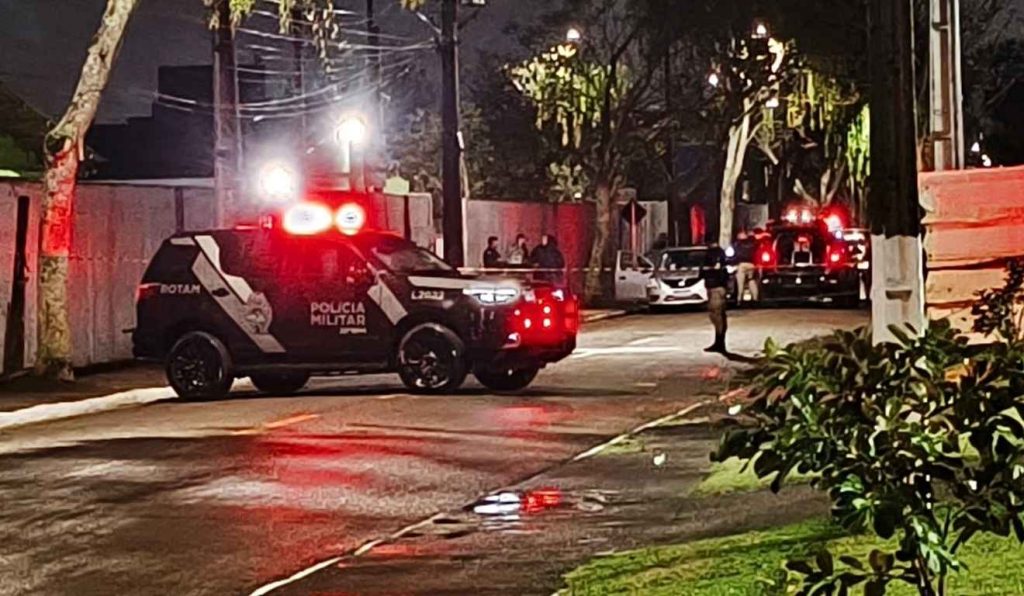 Suspeito de furtar carro reage à abordagem da PM e morre baleado em Pinhais