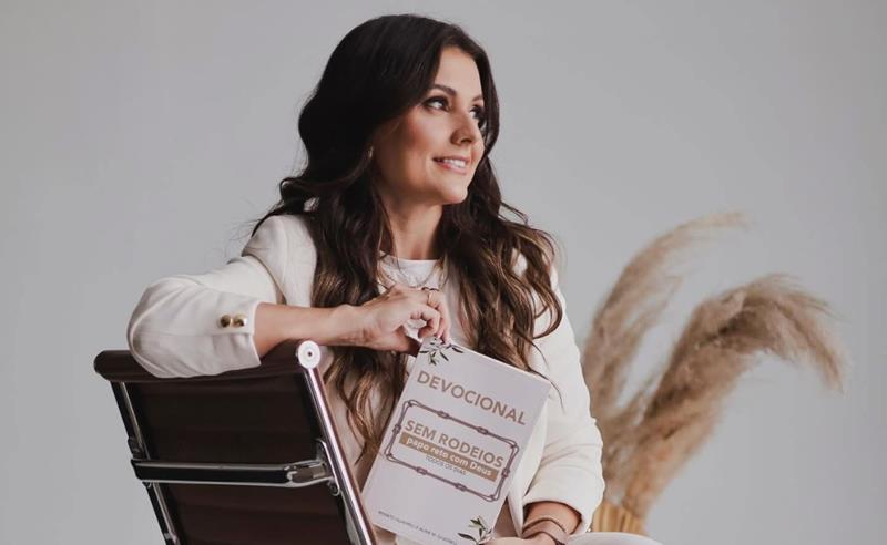 Aline Quadreli lança devocional “Sem Rodeios–Papo Reto com Deus Todos os Dias” ao lado do esposo Renato Quadreli