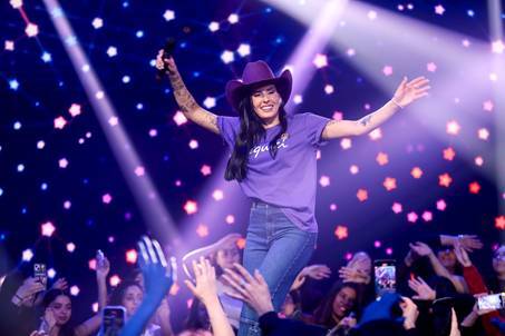 Com Ana Castela, SBT apresenta Jequiti Live Show de Ofertas em celebração aos 19 anos da marca de cosmético