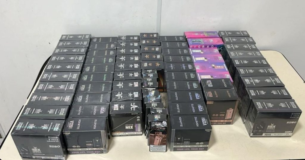 Jovem é preso com mais de 300 cigarros eletrônicos no Terminal Rodoviário de Blumenau