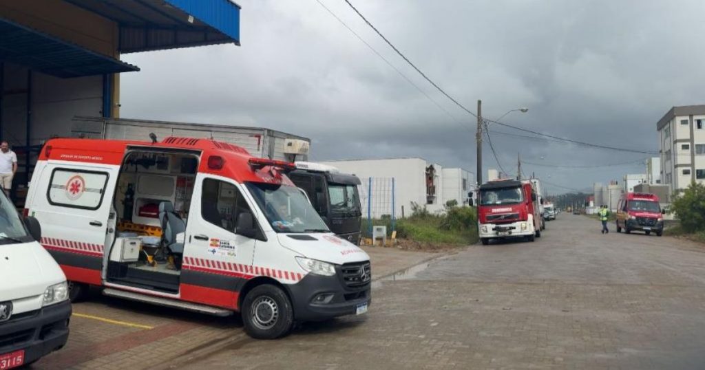 Homem morre após ser esmagado por caminhão em Tijucas