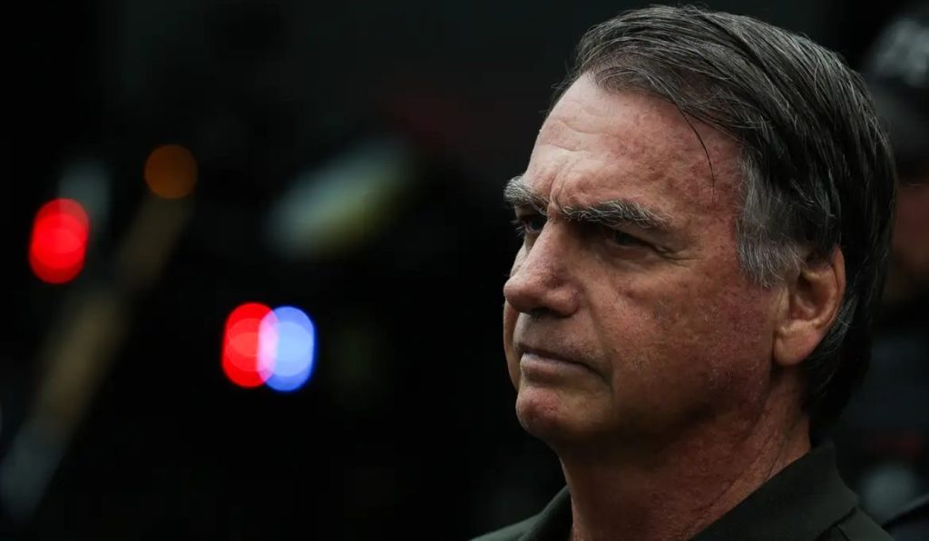 Moraes mantém prisão domiciliar de Bolsonaro e autoriza atendimento médico em casa