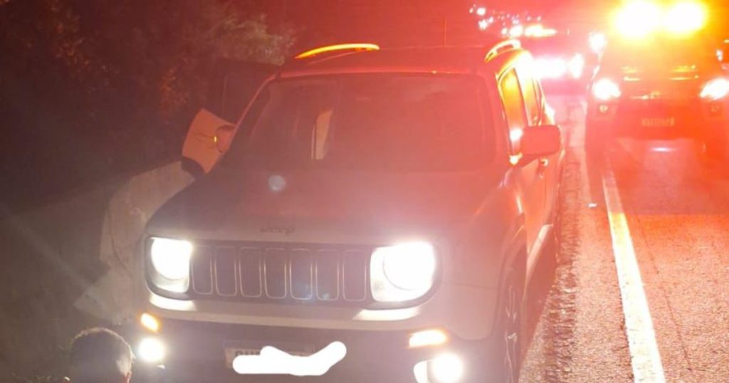 Fuga de cinema termina em prisão: suspeito rouba três carros, causa acidentes e acaba preso na BR-101