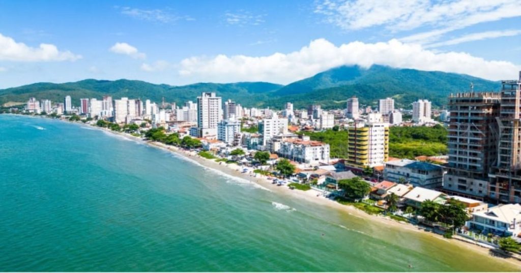 Saiba qual cidade catarinense desbancou Balneário Camboriú e Itapema nas vendas de imóveis novos