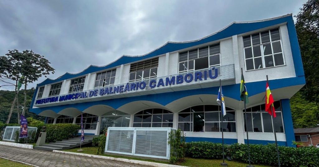 Mais de 6 mil candidatos disputam vagas temporárias na Prefeitura de Balneário Camboriú