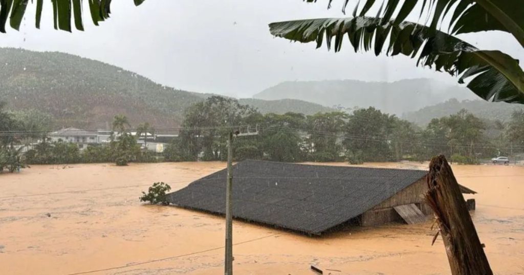 Blumenau arrecada donativos para moradores atingidos pela chuva em Luiz Alves
