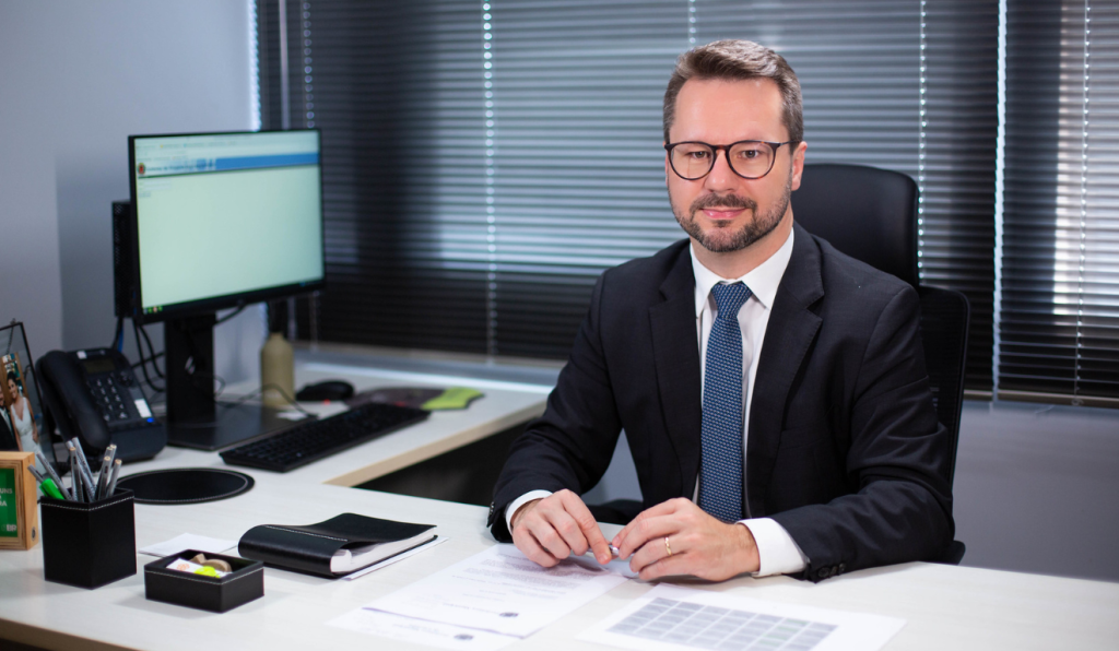 Fachinello fica no Podemos e vai assumir o diretório de Curitiba