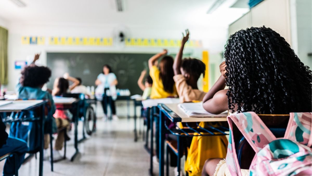 pe-de-meia-estudantes-escola-governo-mt.jpg